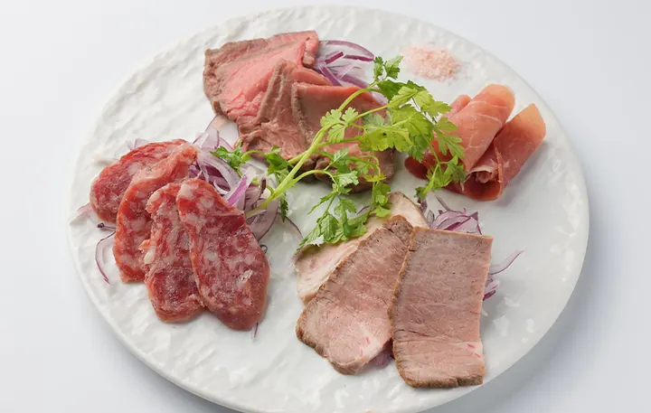 おつまみ肉プレート
