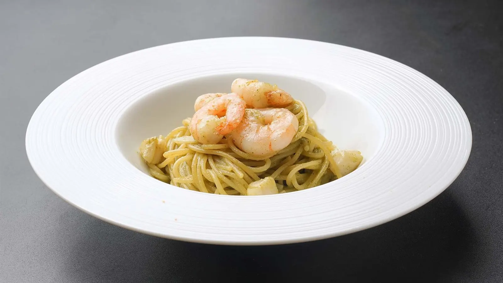 海老と帆立小柱のバジルパスタ